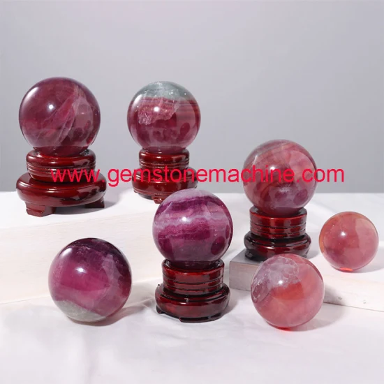 Belle boule sculptée en cristal de sphère de fluorite violet rose de haute qualité