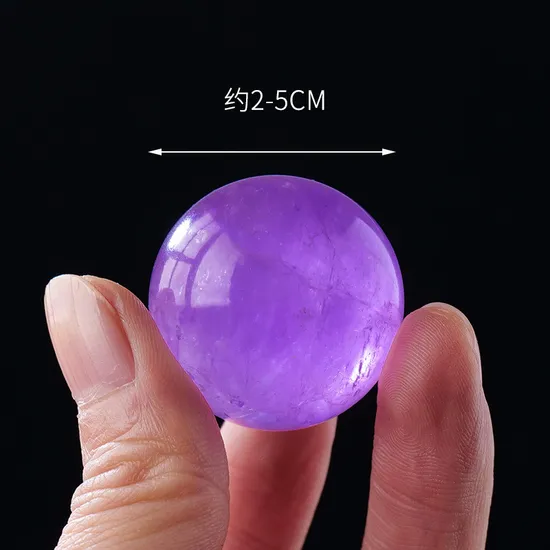 Belle boule de pierres précieuses en cristal de sphère d'améthyste onirique